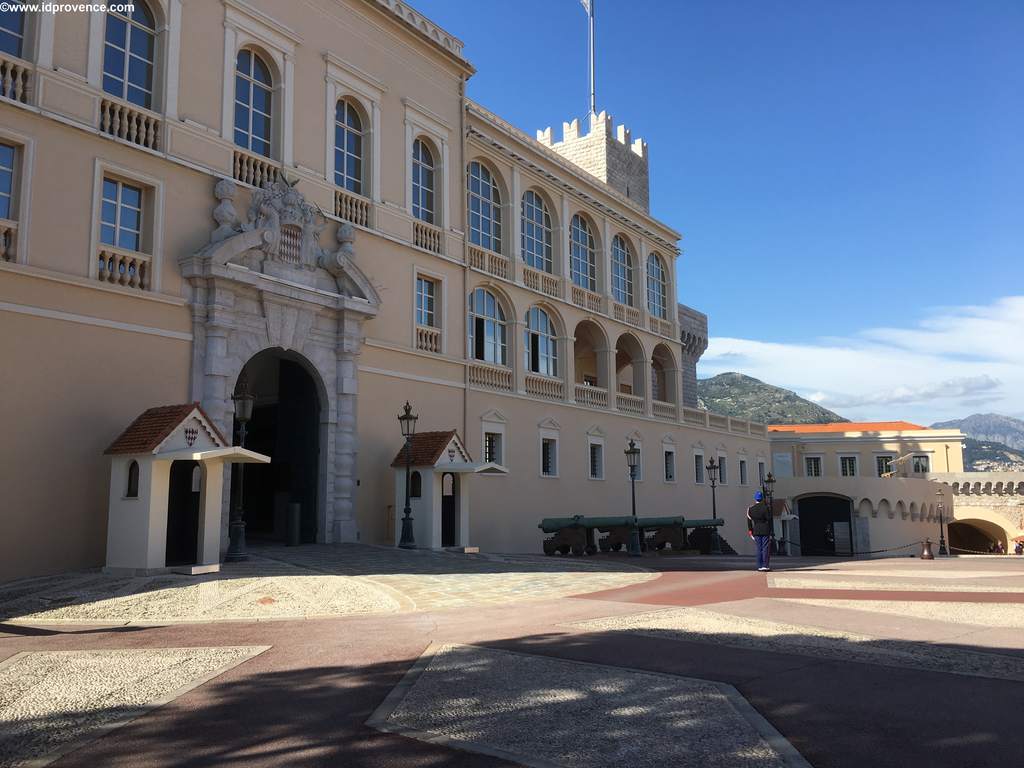 Palais von Monaco mit Ehrenwache