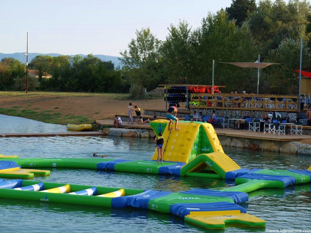 Wasserhüpfburg im Freizeitpark Vidauban