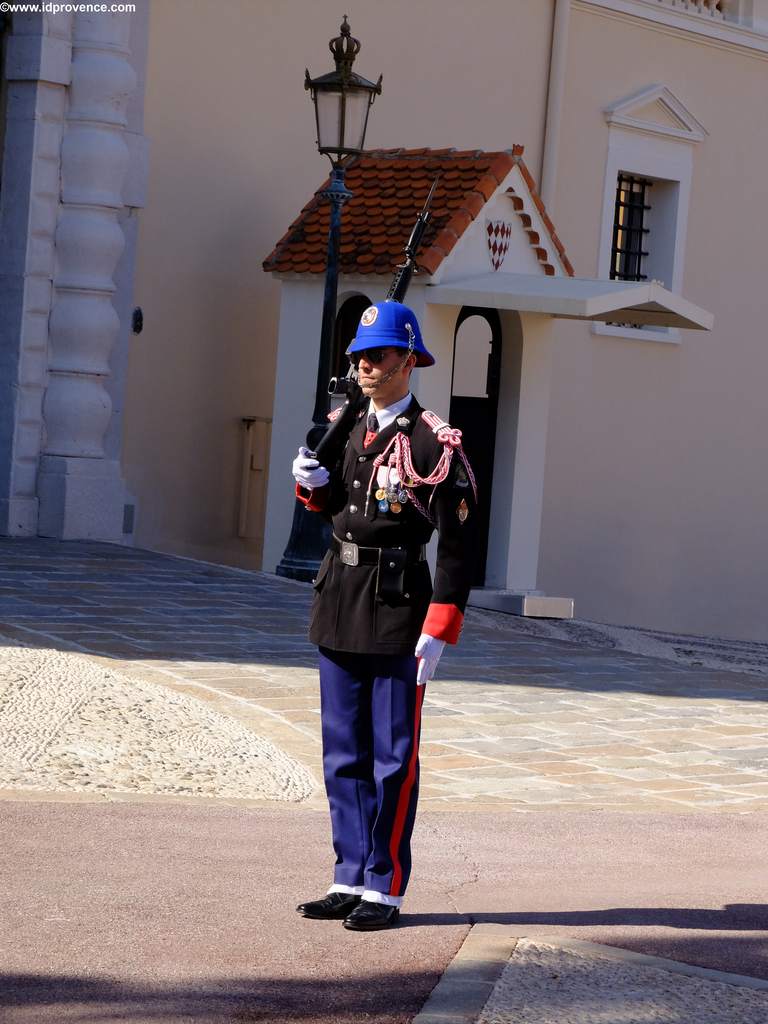 Fürstenpalast Monaco mit Ehrenwache