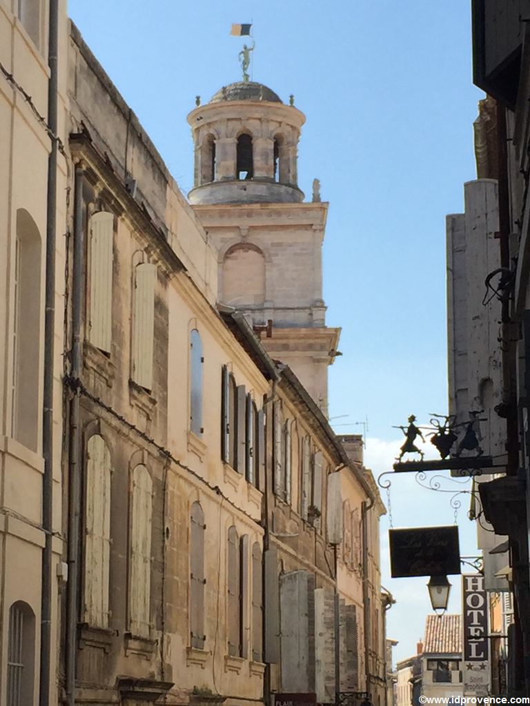 Arles in Frankreich: Es gibt mindestens 4 Gründe Arles zu besuchen. Die Sehenswürdigkeiten in Arles wie Arena oder römisches Theater sind einzigartig.