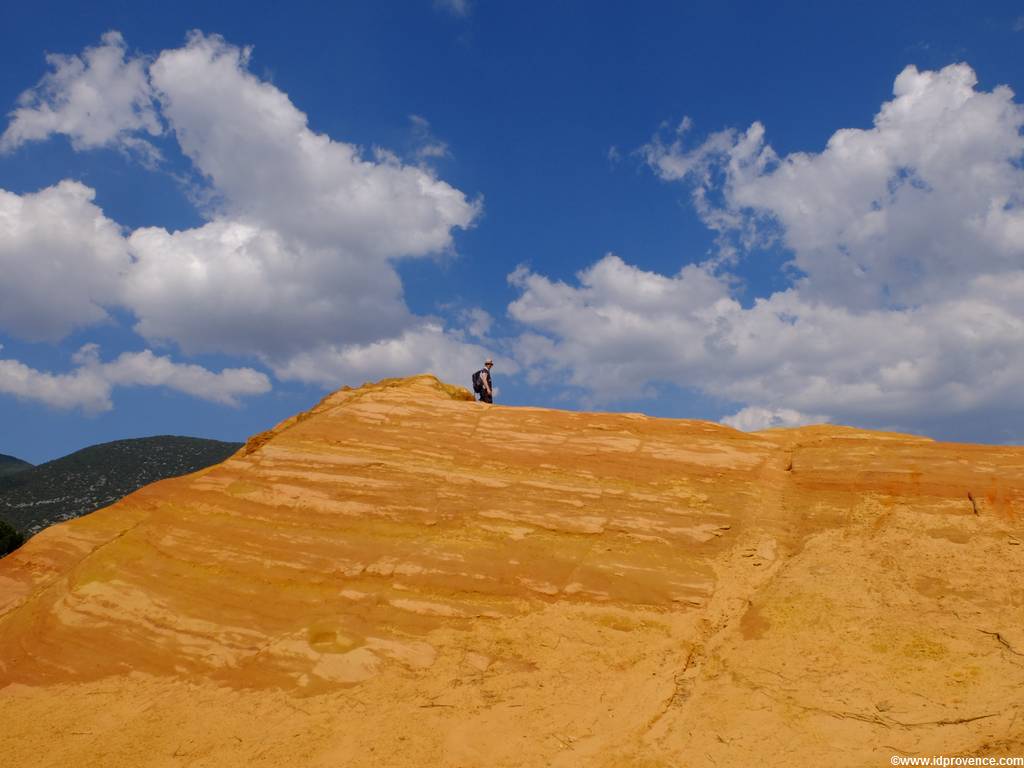 Die Ockerfelsen Rustrel bei Roussillion in der Provence gehören mit zu den schönsten Sehenswürdigkeiten der Provence