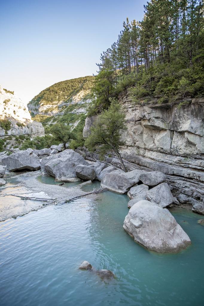 Die Verdon Schlucht ist die Provence Sehenswürdigkeit schlechthin. Wilde Natur in allen Farben.