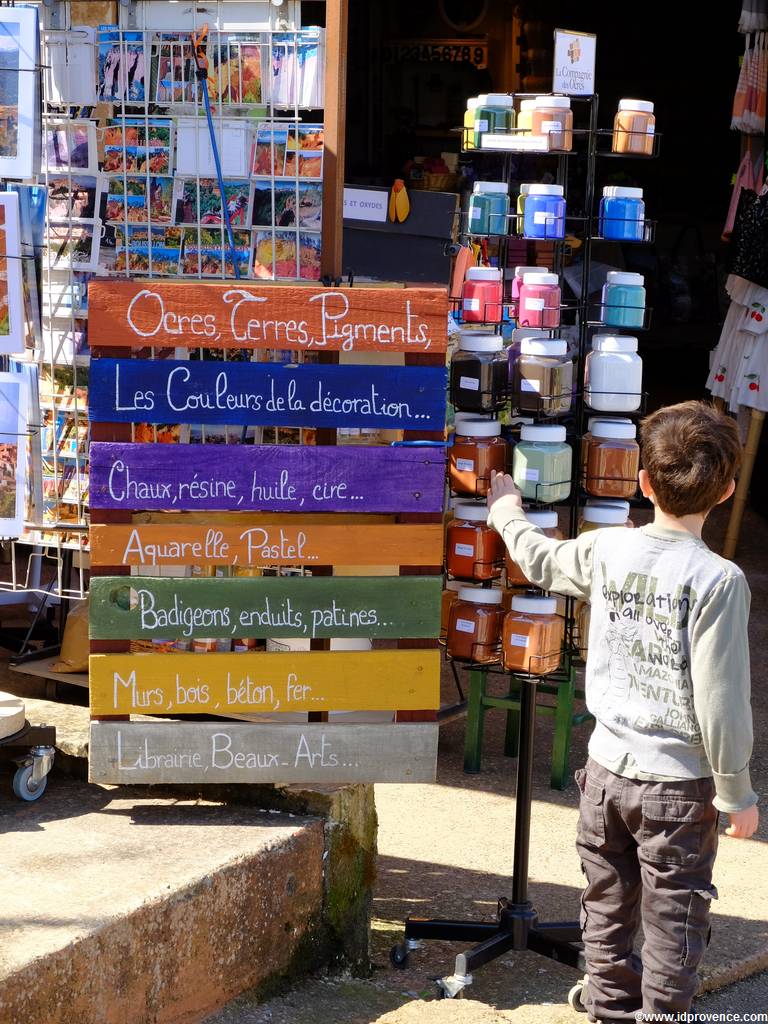 Die Ockerfelsen von Roussillon in der Provence gehören mit zu den schönsten Sehenswürdigkeiten der Provence.