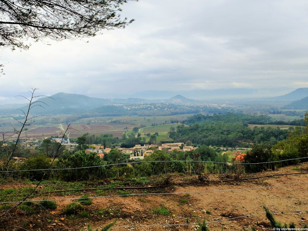 Ausblick in das Tal Argens bis auf das Vorgebirge des Mauren-Massiv